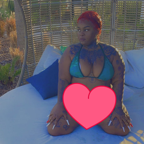 Chunkyy エロティックなスター 写真