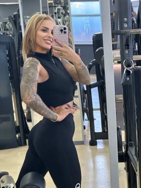 Naomi Star VIP_ アダルトモデル 画像