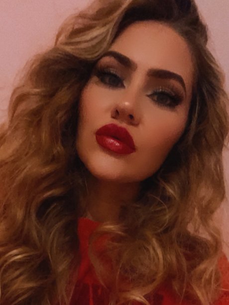 Naughty VIDEO CALL QUEEN_ 素敵なモデル 写真