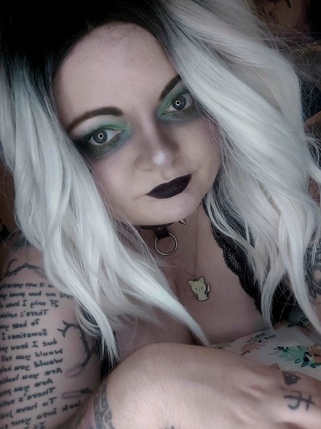 ジンジャートゥインクオンリーファンズ アート裸 写真