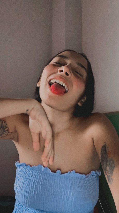 Alle fille petite_ ポルノスター 画像