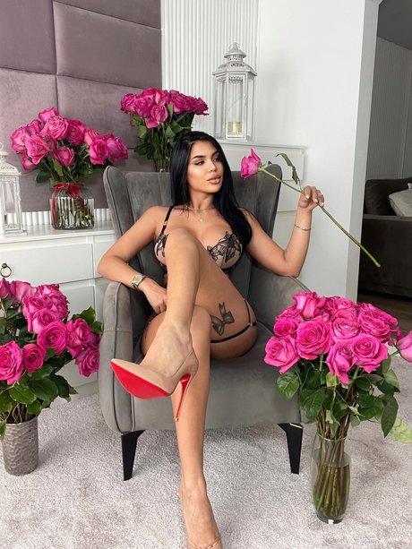 B3llahot 美しいポルノスター 写真