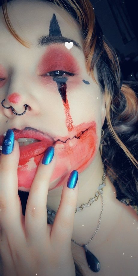 Satan s Nipples セクシーなポルノスター 写真