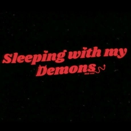 Satan s Nipples ヌードスター 写真