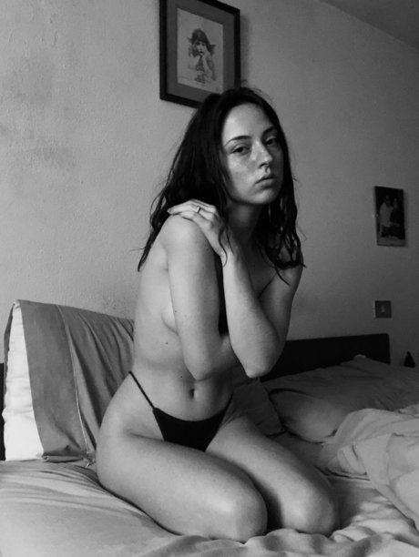 Shenaia ポルノスター アート 画像