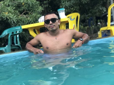 巨乳の熟女オンリーファンズ アートヌード 写真