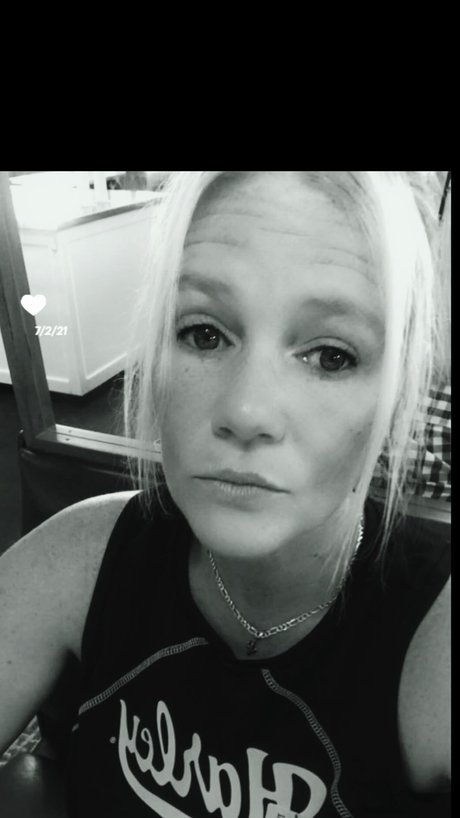 bad bunnies_ ヌードのポルノスター ギャラリー