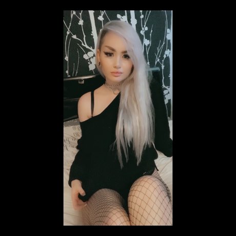 曲線美の女の子オンリーファンズ 裸 ギャラリー