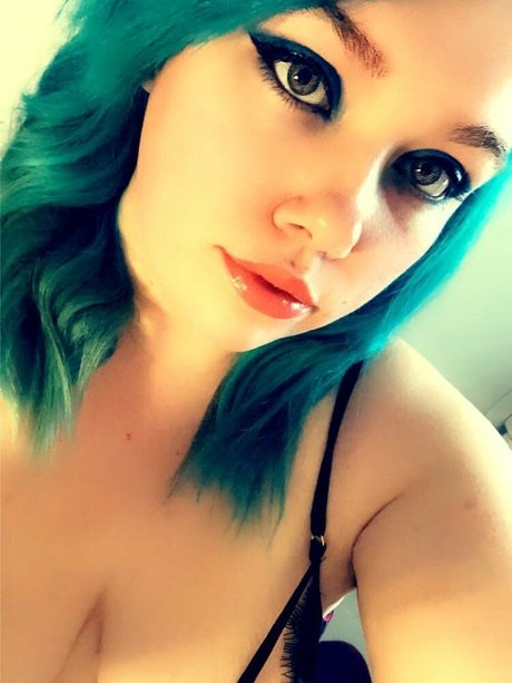 Alyxx Summers ヌードモデル 写真