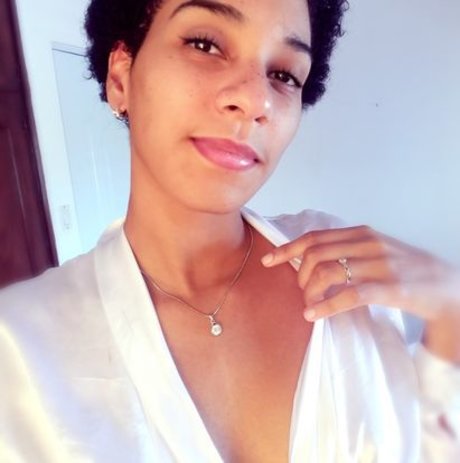 NinaLifeOf 裸のモデル 写真