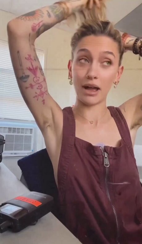 お金 オンリーファンズ 美しいヌード ギャラリー