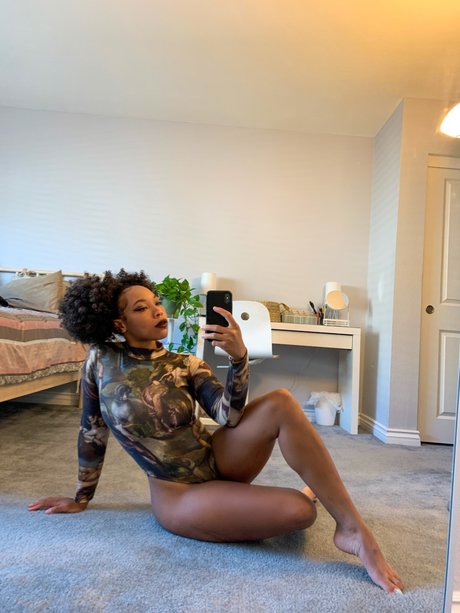 Kiera Please ポルノ女優 写真