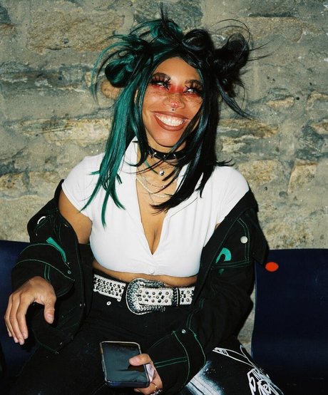 Kiera Please エロティック女優 写真