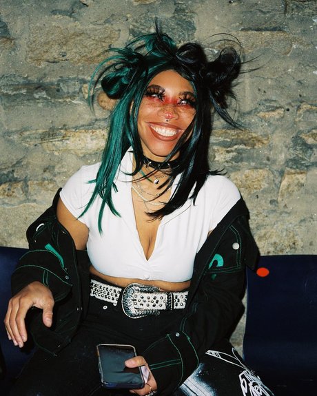 Kiera Please 裸モデル 写真