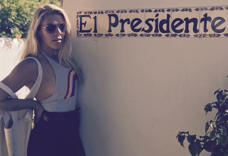 小人ヌードオンリーファンズ ポルノグラフィック 画像