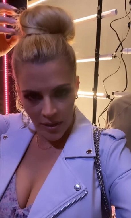 Busy Phillips 高品質モデル 写真