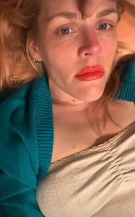 Busy Phillips アートモデル 画像