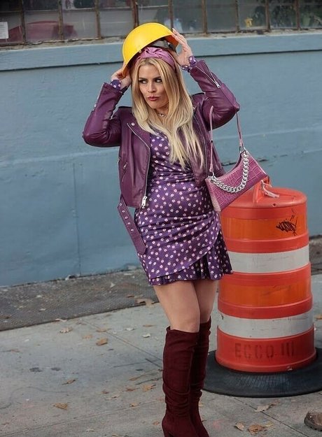 Busy Phillips ポルノスター 素敵 写真