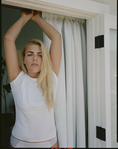 Busy Phillips 独占モデル 画像