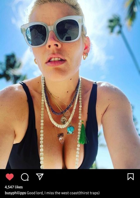 Busy Phillips スター xxx ギャラリー