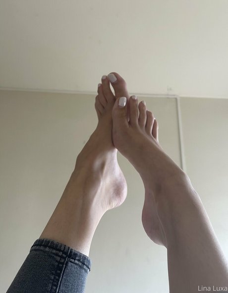 Linaluxareal アダルトモデル 写真