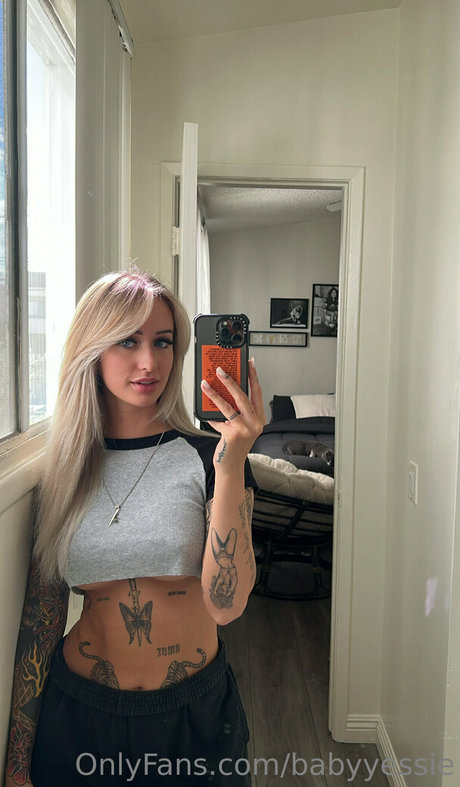 babyyessie セクシーなポルノスター 写真