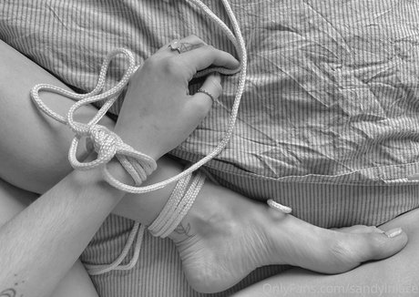 sandyinlacefree スター 裸 写真