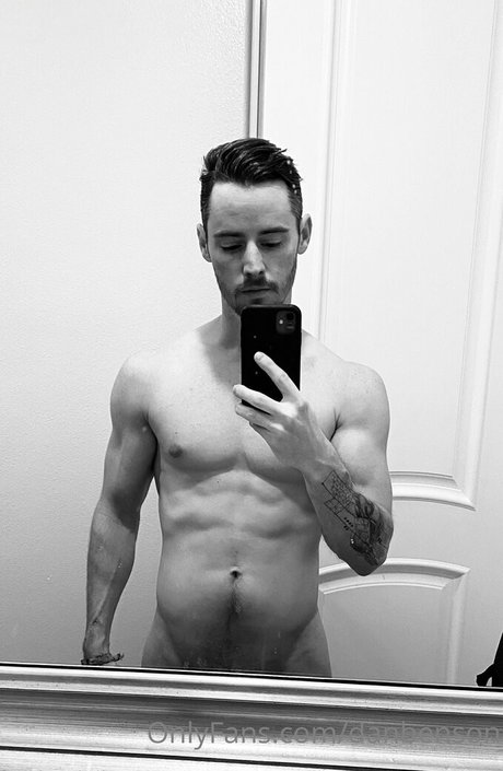 痩せたティーンのオンリーファンズ ヌード 写真