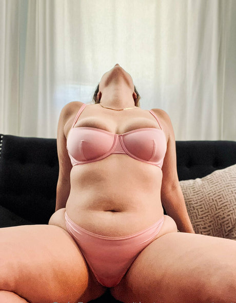 thetaxaccountant 美しいモデル 画像