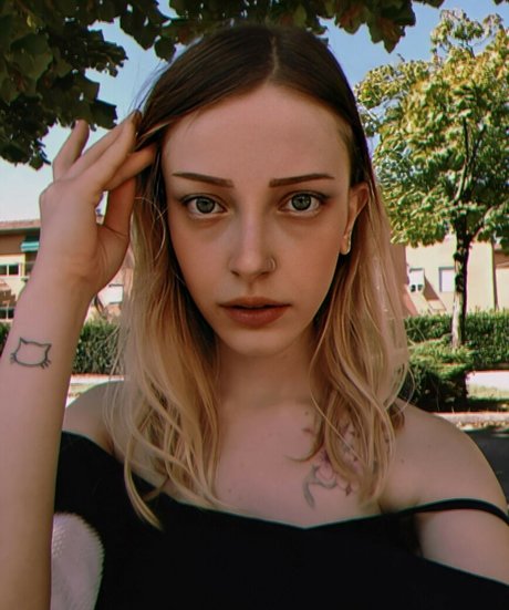 曲線美のクーガーOnlyFans 無料裸 画像