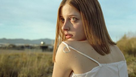 巨乳ティーンオンリーファンズ ホットセクシー 写真