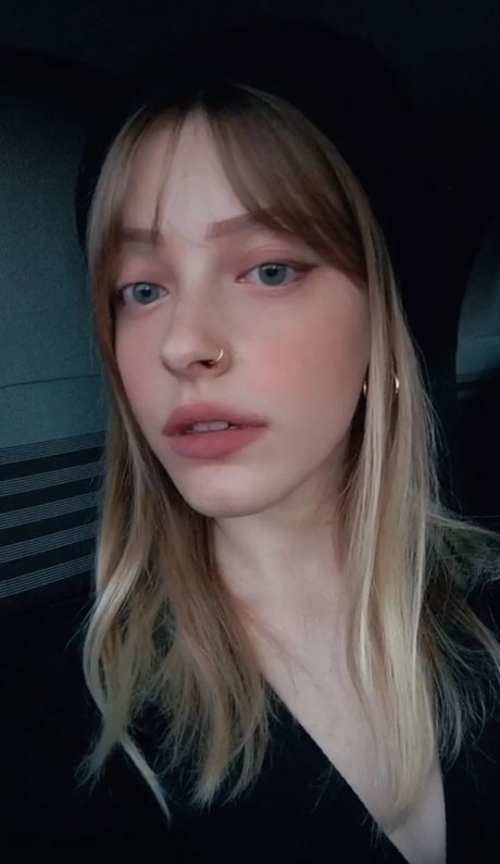 金髪レズビアンオンリーファンズ 無料エロ 画像