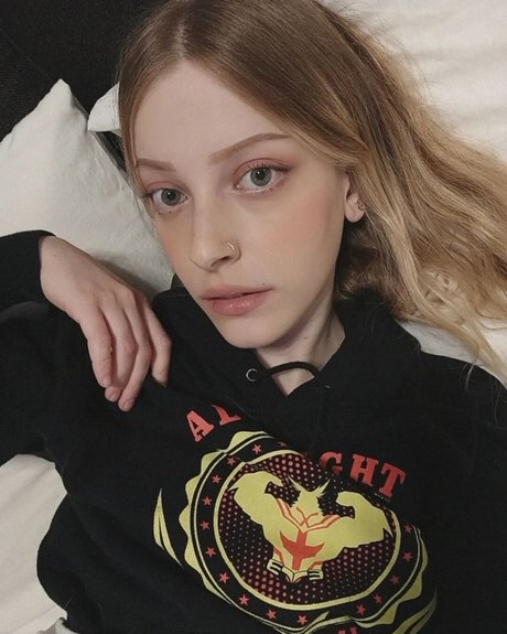 ゴス3P OnlyFans セクシーヌード 写真