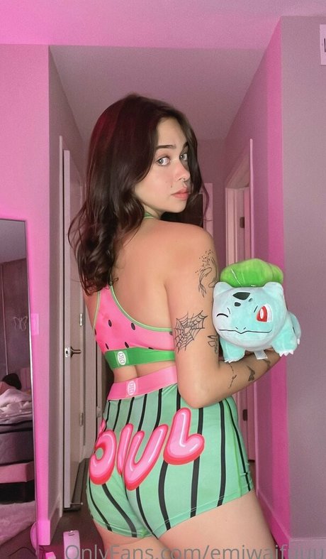 emiserinaa 女優 写真