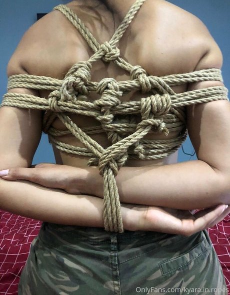 kyara in ropes かわいいポルノスター 写真