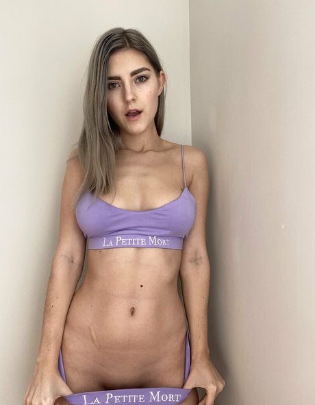 大きな黒い猫OnlyFans エロ 写真