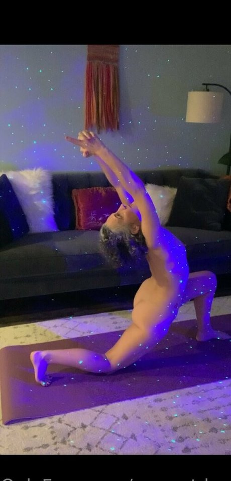 アジアン・エボニー・オンリーファンズ 無料エロ 写真