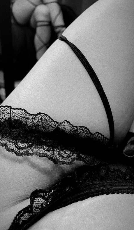 縛られたOnlyFans 美しい 画像