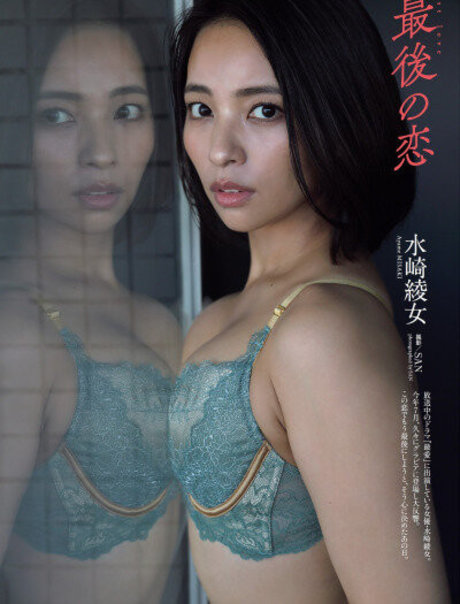 裸の熟女オンリーファンズ ポルノ 写真