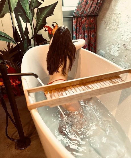 Roxane ASMR ポルノ女優 写真