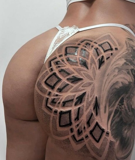 毛深いラテン系オンリーファンズ セクシーヌード アーカイブ