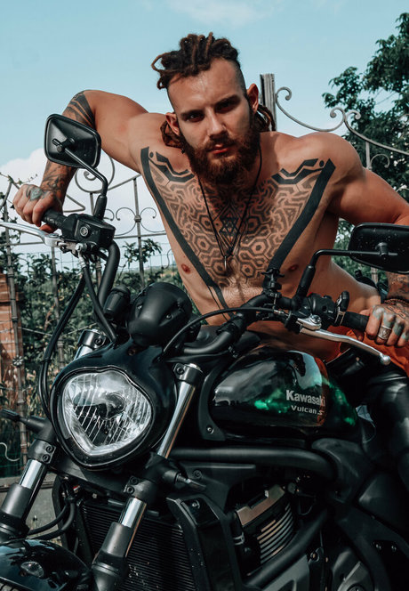 pervertmilan ポルノスター ホット 写真