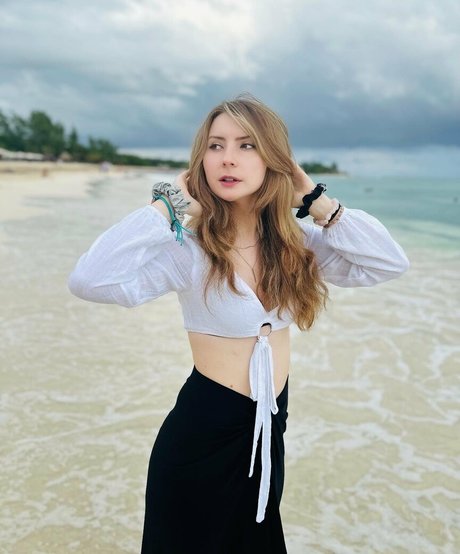 Vkunia 可愛いモデル ギャラリー