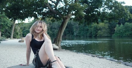 Vkunia エロティック女優 写真