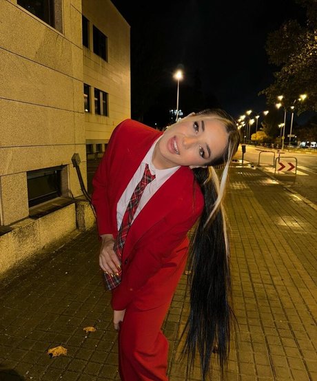 痩せたアジア人ティーン OnlyFans 無料セクシー 写真