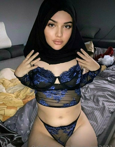 ブラックマジックオンリーファンズ セクシーヌード 写真