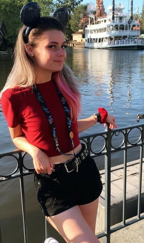 足ヌードオンリーファンズ エロチック 写真