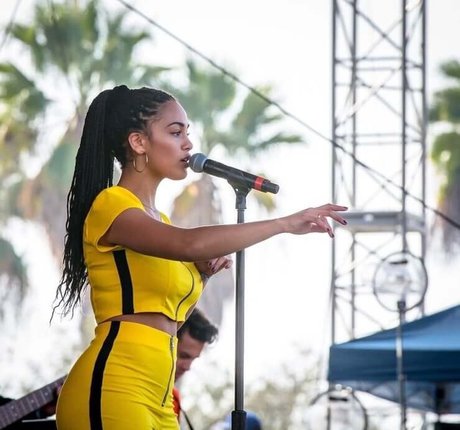 Jorja Smith 高品質のポルノスター 写真