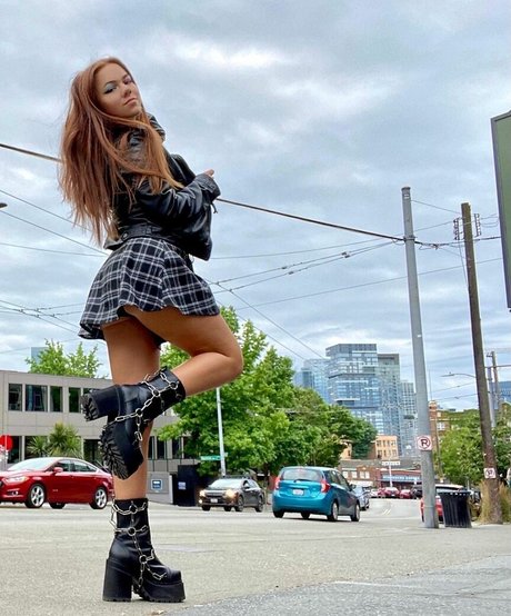 ジンジャートゥインクオンリーファンズ ポルノグラフィック 写真