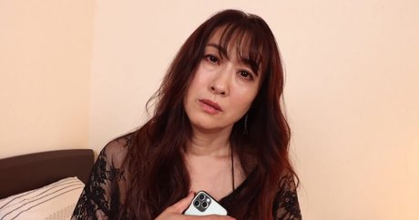 フェイシャルオンリーファンズ 美しい裸 写真